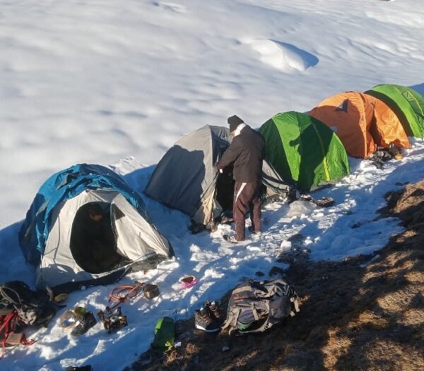 sar pass trek package